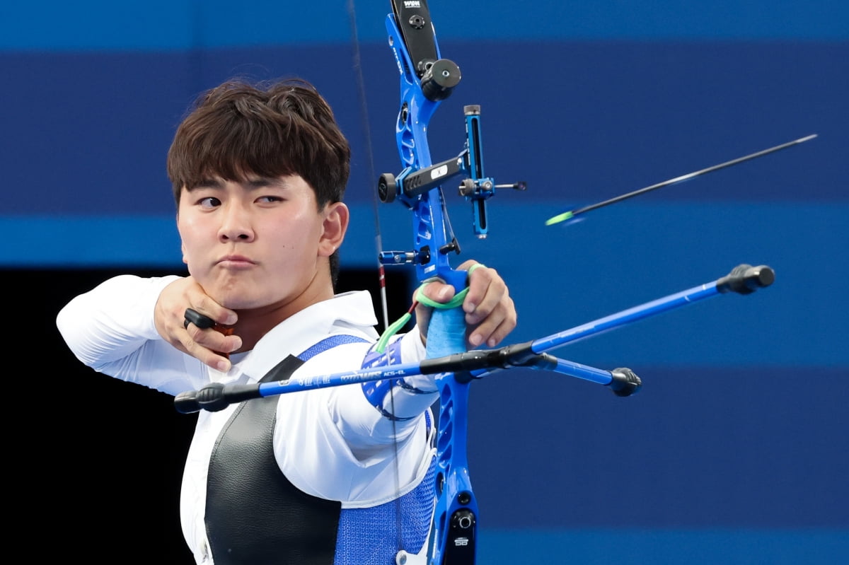 ✅上海男篮连续官宣签下布莱德索、贾文特-霍金斯两位外援