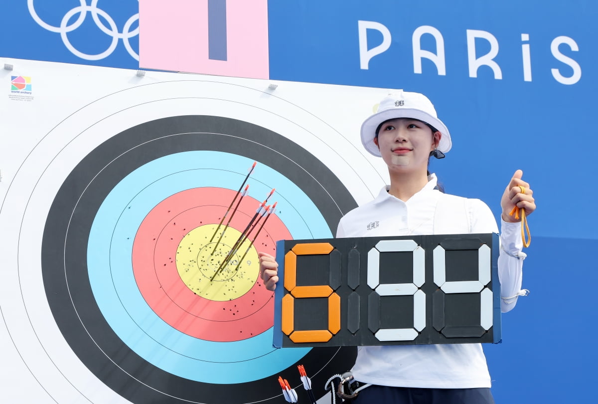 杜兰特比尔缺阵，福克斯29分10助国王大胜太阳