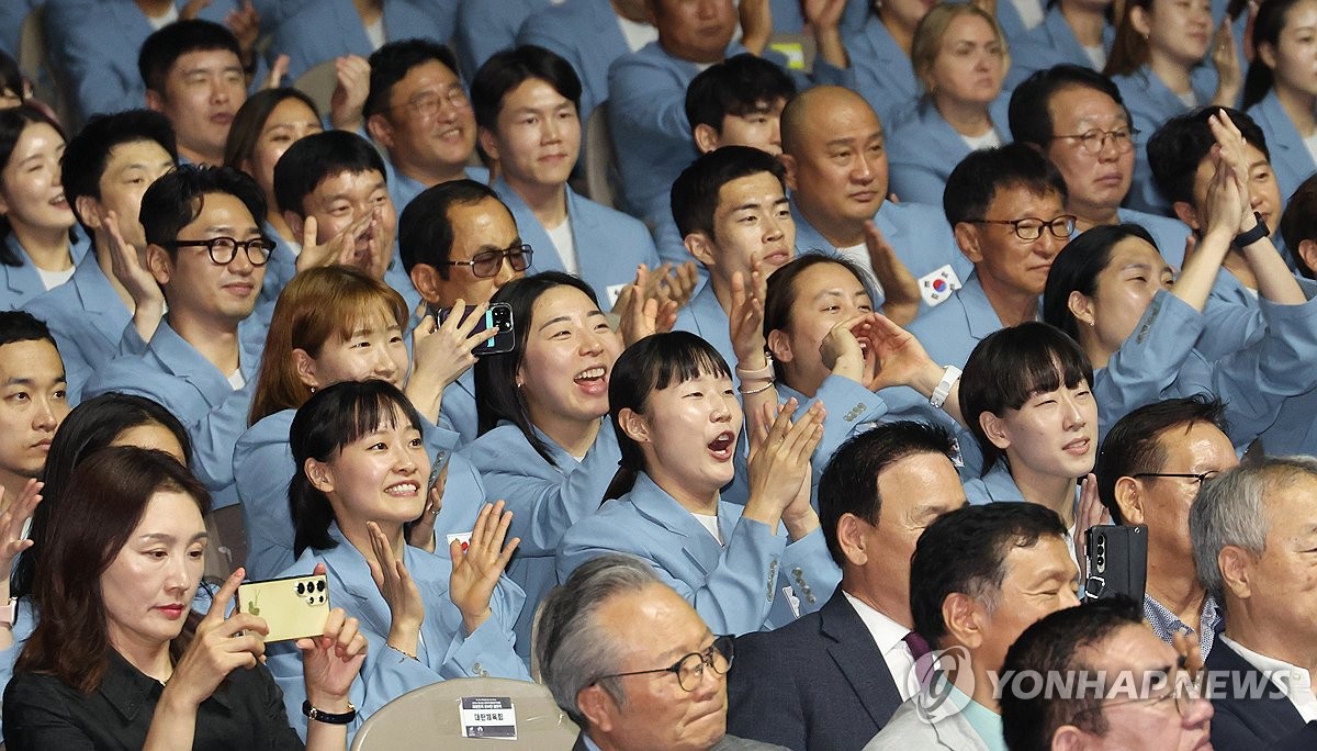 ✈️老鹰更新伤病报告：特雷·杨、亨特、约翰逊和博格丹今日均可出战