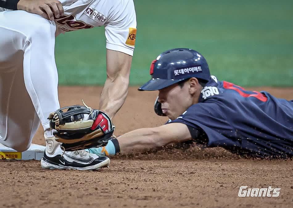 世体：巴萨本赛季结束才会考虑是否续约门将佩纳