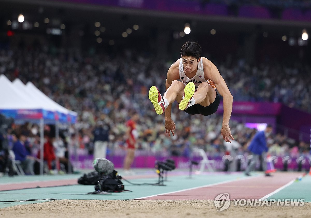 荷尔斯泰因基尔vs沃尔夫斯堡球员评分：阿诺德8.4分，克努森6.2分